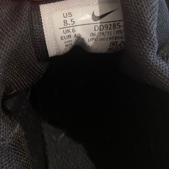 Nike air. Womens 8.5 only worn a few times - Picture 2 of 3